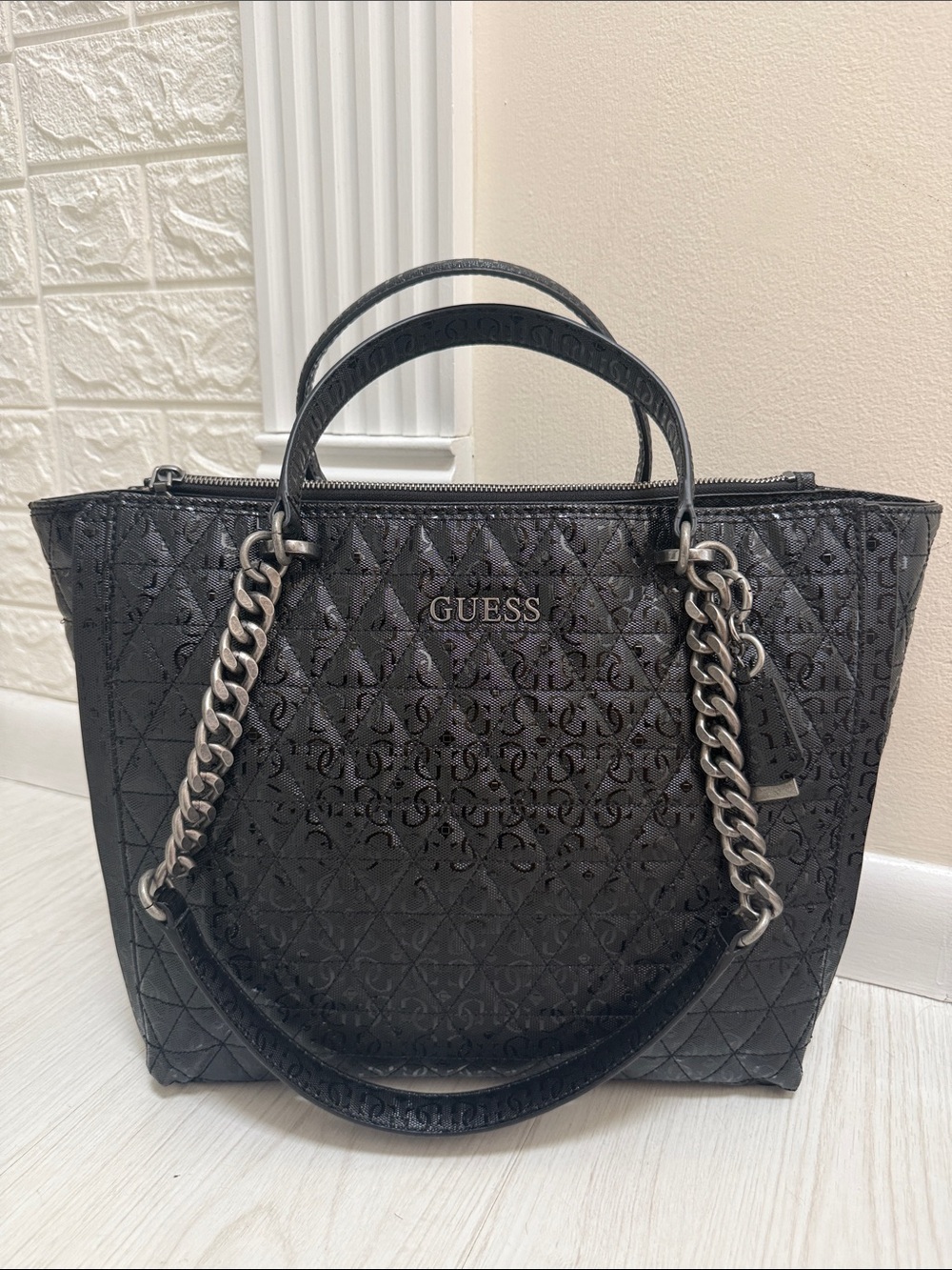 NWOT GUESS Black Quilted Logo Zip Tote